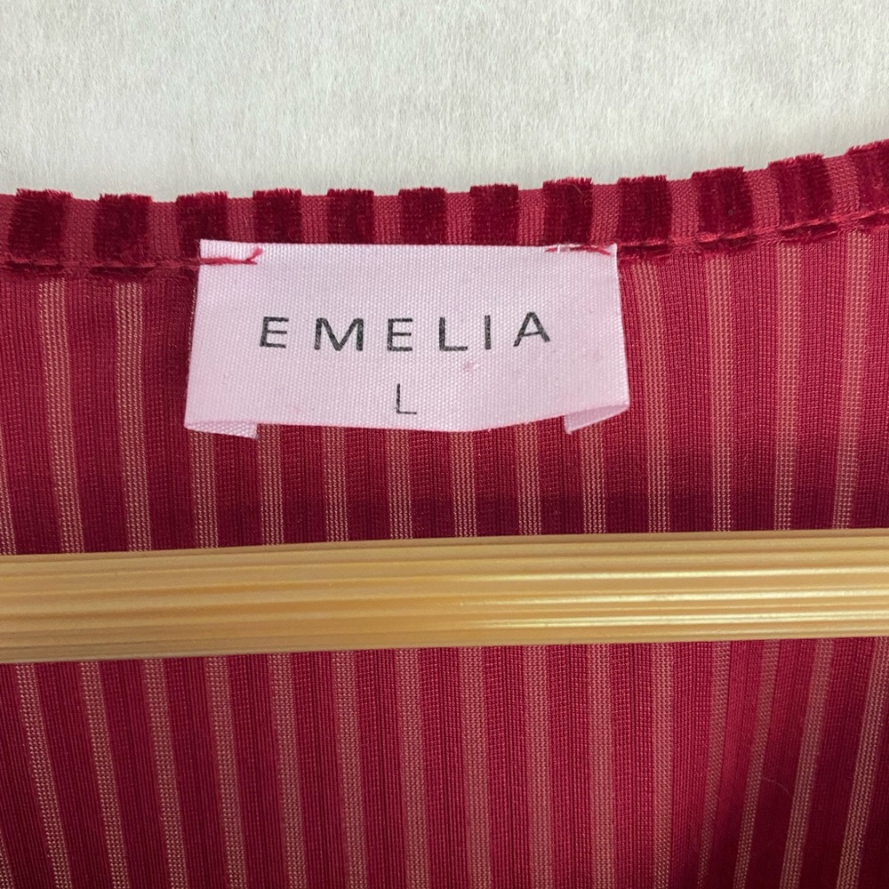 Red top - Picture 2 of 3